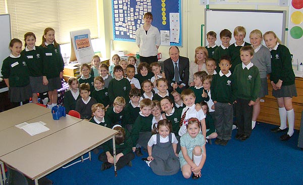 Minister visits Theydon Bois Primary School