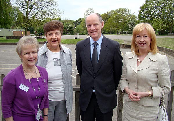 Minister visits Theydon Bois Primary School